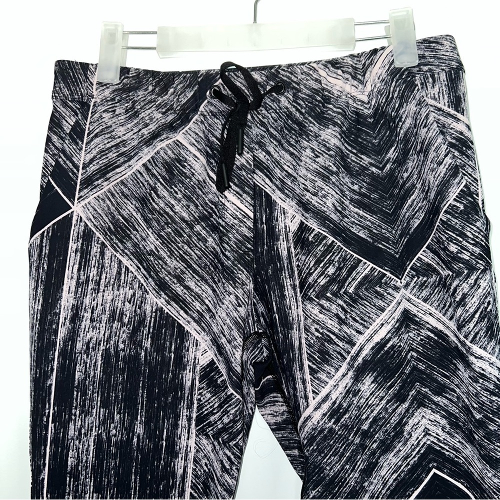 Lululemon Black & White Geometric Print Straight Leg Leggings Size 6 - Picture 3 of 11